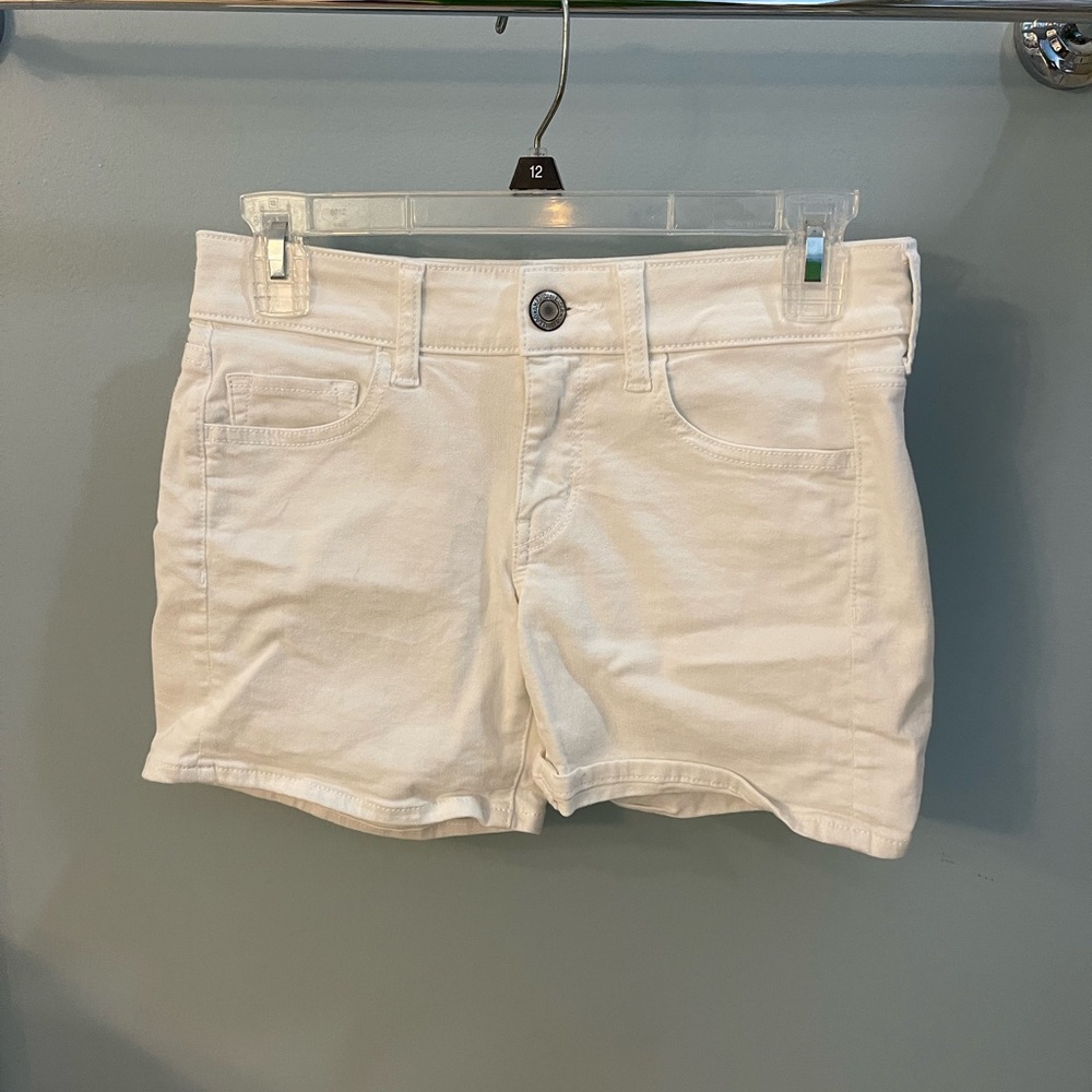 AMERICAN EAGLE OUTFITTERS Midi Super Stretch Jean Shorts, White, Size 4